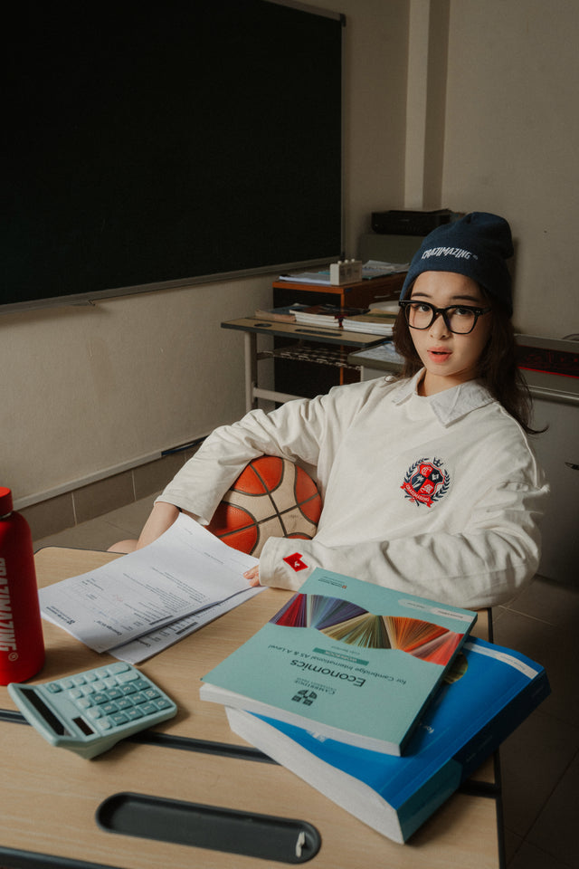 CZ UNIVERSITY SWEATER | WHITE
